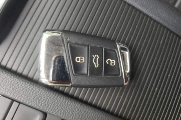 Used Volkswagen Magotan 2018 330TSI DSG Luxury Model Vehicle Key