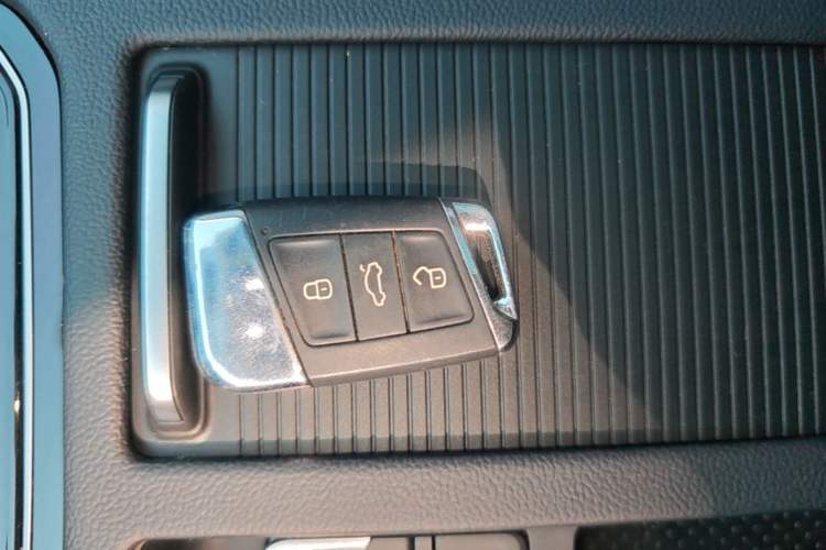 Used Volkswagen Magotan 2018 330TSI DSG Luxury Model Vehicle Key