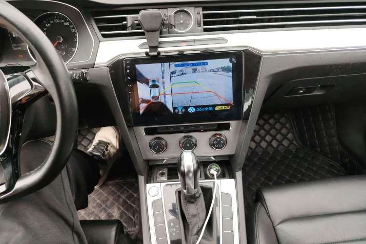 Used Volkswagen Magotan 2018 280TSI DSG Comfort Model Audio And AC Panel