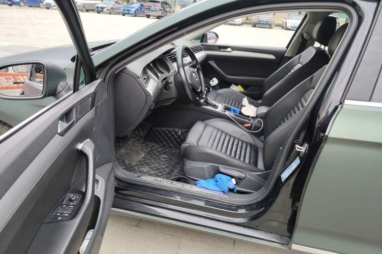 Used Volkswagen Magotan 2018 280TSI DSG Comfort Model Driver Seat