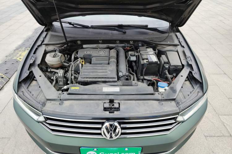 Used Volkswagen Magotan 2018 280TSI DSG Comfort Model Engine Bay