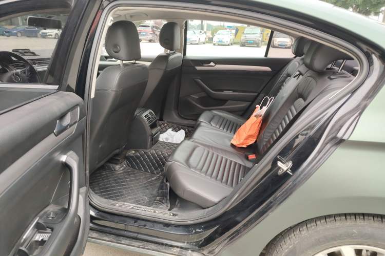 Used Volkswagen Magotan 2018 280TSI DSG Comfort Model Left Rear Seat
