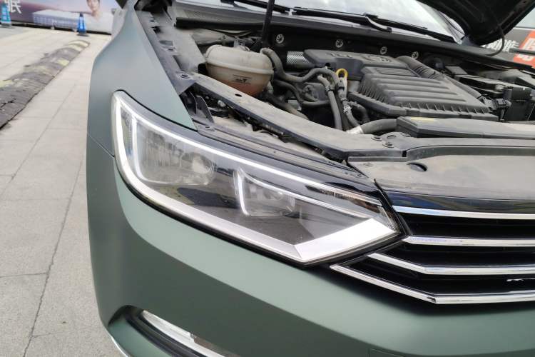 Used Volkswagen Magotan 2018 280TSI DSG Comfort Model Right Front Headlight
