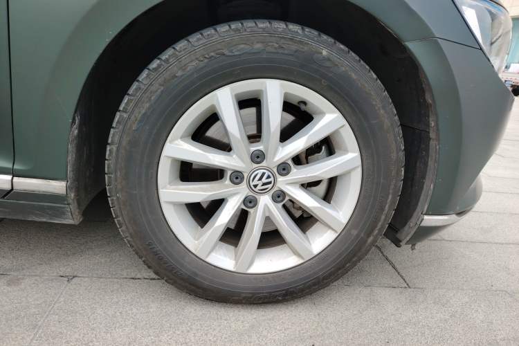 Used Volkswagen Magotan 2018 280TSI DSG Comfort Model Right Front Wheel Hub