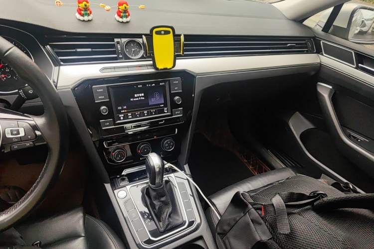Used Volkswagen Magotan 2018 330TSI DSG Advanced Model Audio And AC Panel