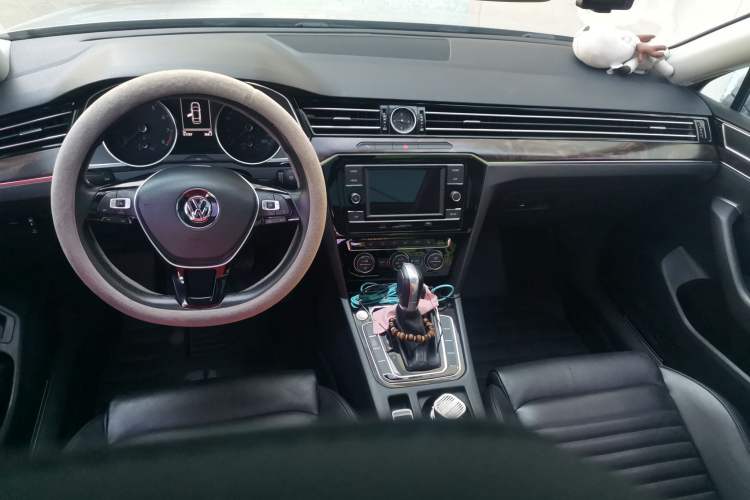 Used Volkswagen Magotan 2018 380TSI DSG Luxury Model Center Console