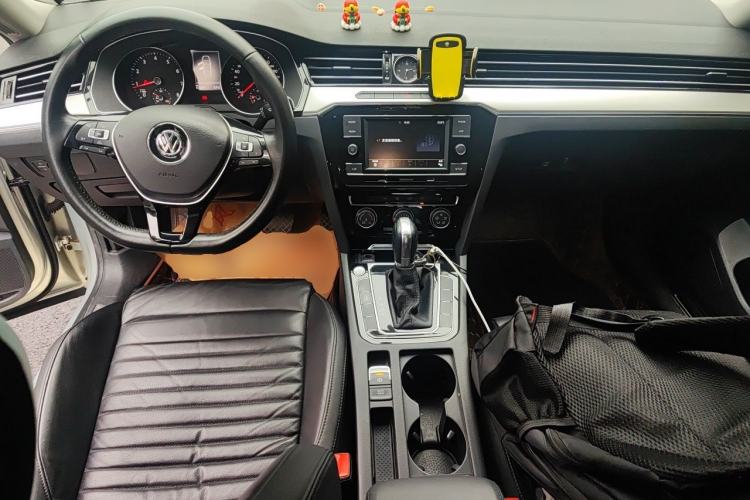 Used Volkswagen Magotan 2018 330TSI DSG Advanced Model Center Console
