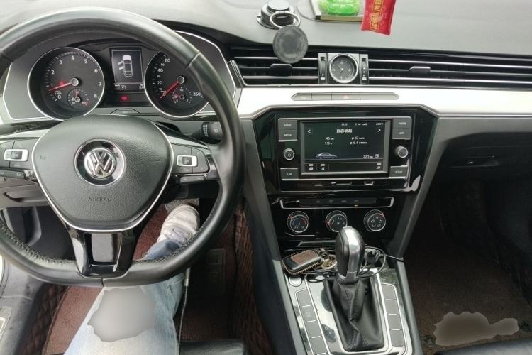 Used Volkswagen Magotan 2018 330TSI DSG Advanced Model Center Console