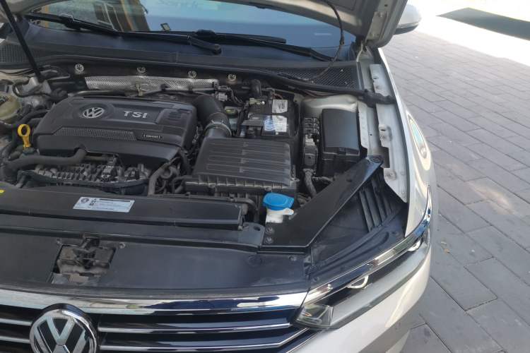 Used Volkswagen Magotan 2018 380TSI DSG Luxury Model Engine Bay Left