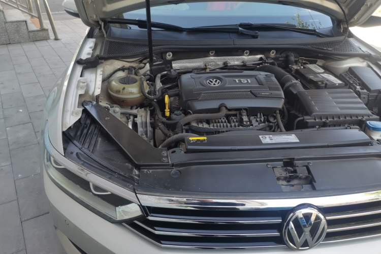 Used Volkswagen Magotan 2018 380TSI DSG Luxury Model Engine Bay Right