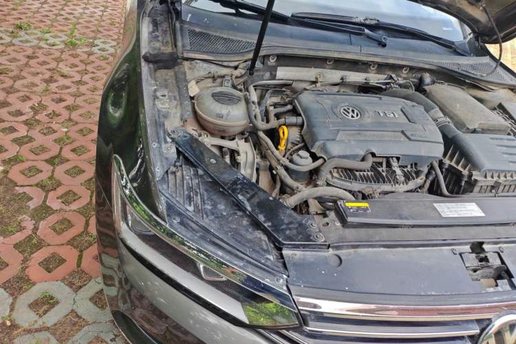 Used Volkswagen Magotan 2018 330TSI DSG Luxury Model Engine Bay Right