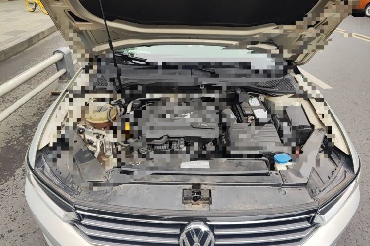 Used Volkswagen Magotan 2018 330TSI DSG Advanced Model Engine Bay