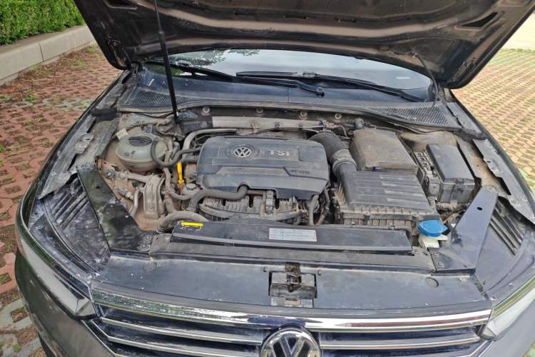 Used Volkswagen Magotan 2018 330TSI DSG Luxury Model Engine Bay