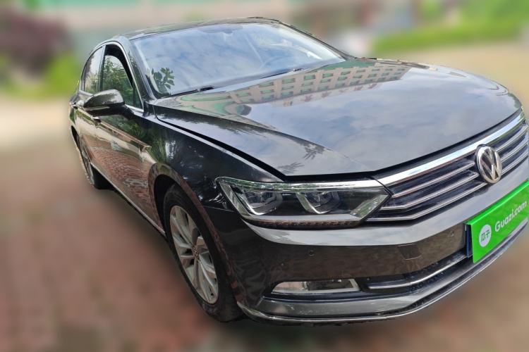 Used Volkswagen Magotan 2018 330TSI DSG Luxury Model Front Right 45 Deg