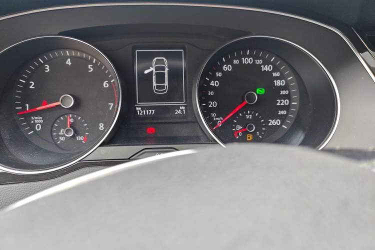 Used Volkswagen Magotan 2018 330TSI DSG Luxury Model Odometer Close Up