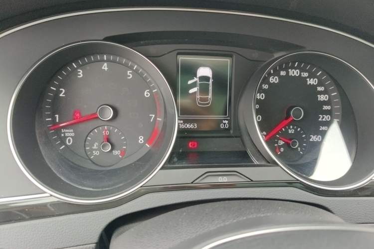 Used Volkswagen Magotan 2018 330TSI DSG Advanced Model Odometer Close Up