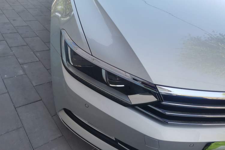 Used Volkswagen Magotan 2018 380TSI DSG Luxury Model Right Front Headlight