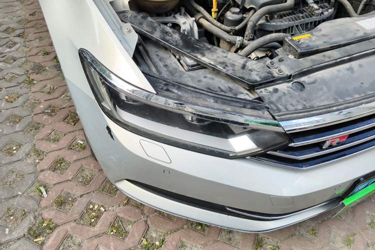 Used Volkswagen Magotan 2018 380TSI DSG Flagship Edition Right Front Headlight