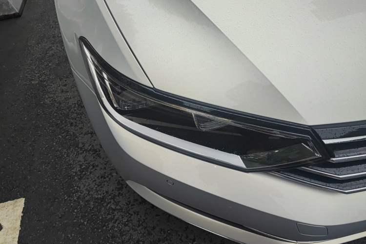 Used Volkswagen Magotan 2018 330TSI DSG Advanced Model Right Front Headlight