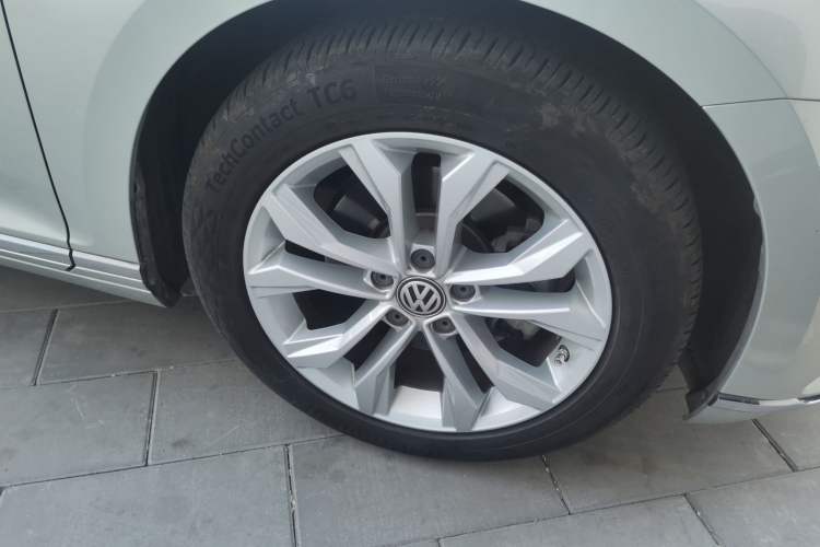 Used Volkswagen Magotan 2018 380TSI DSG Luxury Model Right Front Wheel Hub