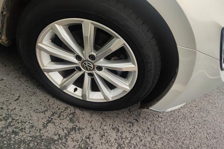 Used Volkswagen Magotan 2018 330TSI DSG Advanced Model Right Front Wheel Hub
