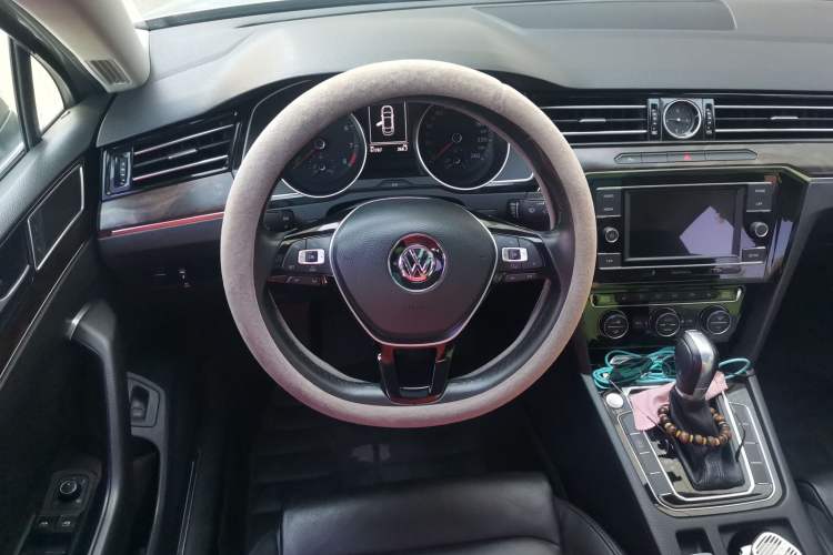 Used Volkswagen Magotan 2018 380TSI DSG Luxury Model Steering Wheel