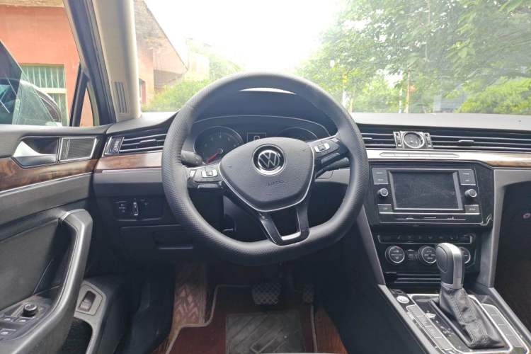 Used Volkswagen Magotan 2018 330TSI DSG Luxury Model Steering Wheel