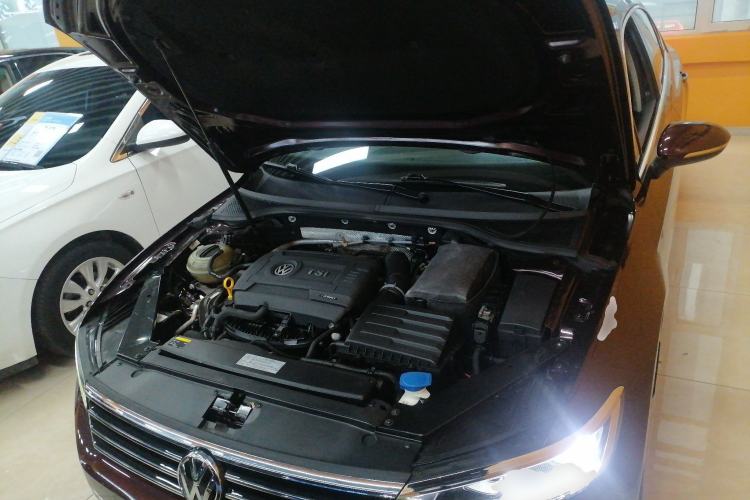 Used Volkswagen Magotan 2018 330TSI DSG Luxury Model Engine Bay