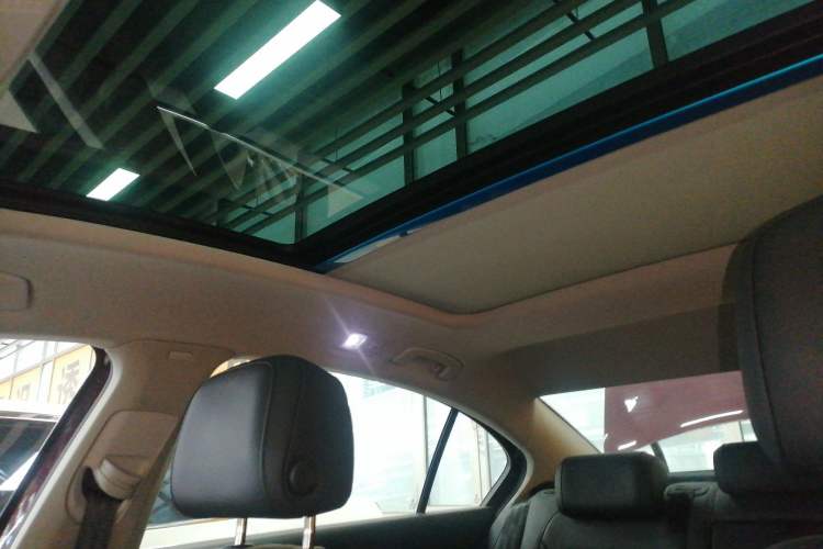 Used Volkswagen Magotan 2018 330TSI DSG Luxury Model Headliner