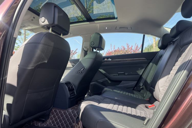 Used Volkswagen Magotan 2018 330TSI DSG Luxury Model Interior 2