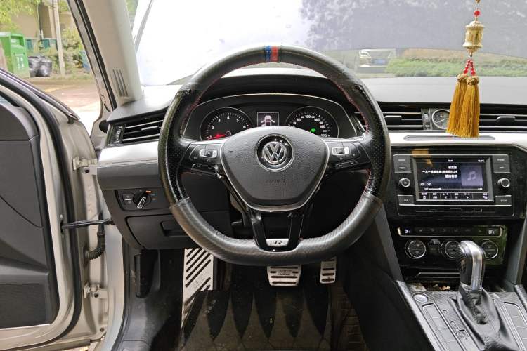 Used Volkswagen Magotan 2018 330TSI DSG Advanced Model Steering Wheel