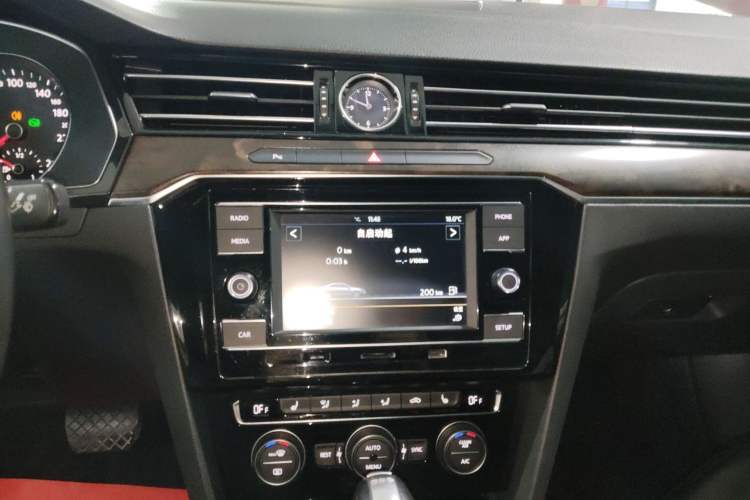 Used Volkswagen Magotan 2018 330TSI DSG Luxury Model Audio And AC Panel