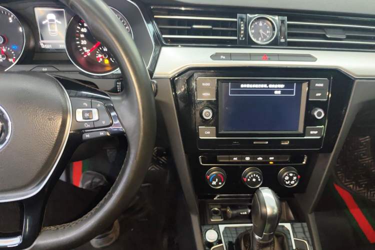 Used Volkswagen Magotan 2018 330TSI DSG Advanced Model Audio And AC Panel