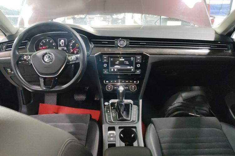 Used Volkswagen Magotan 2018 330TSI DSG Luxury Model Center Console