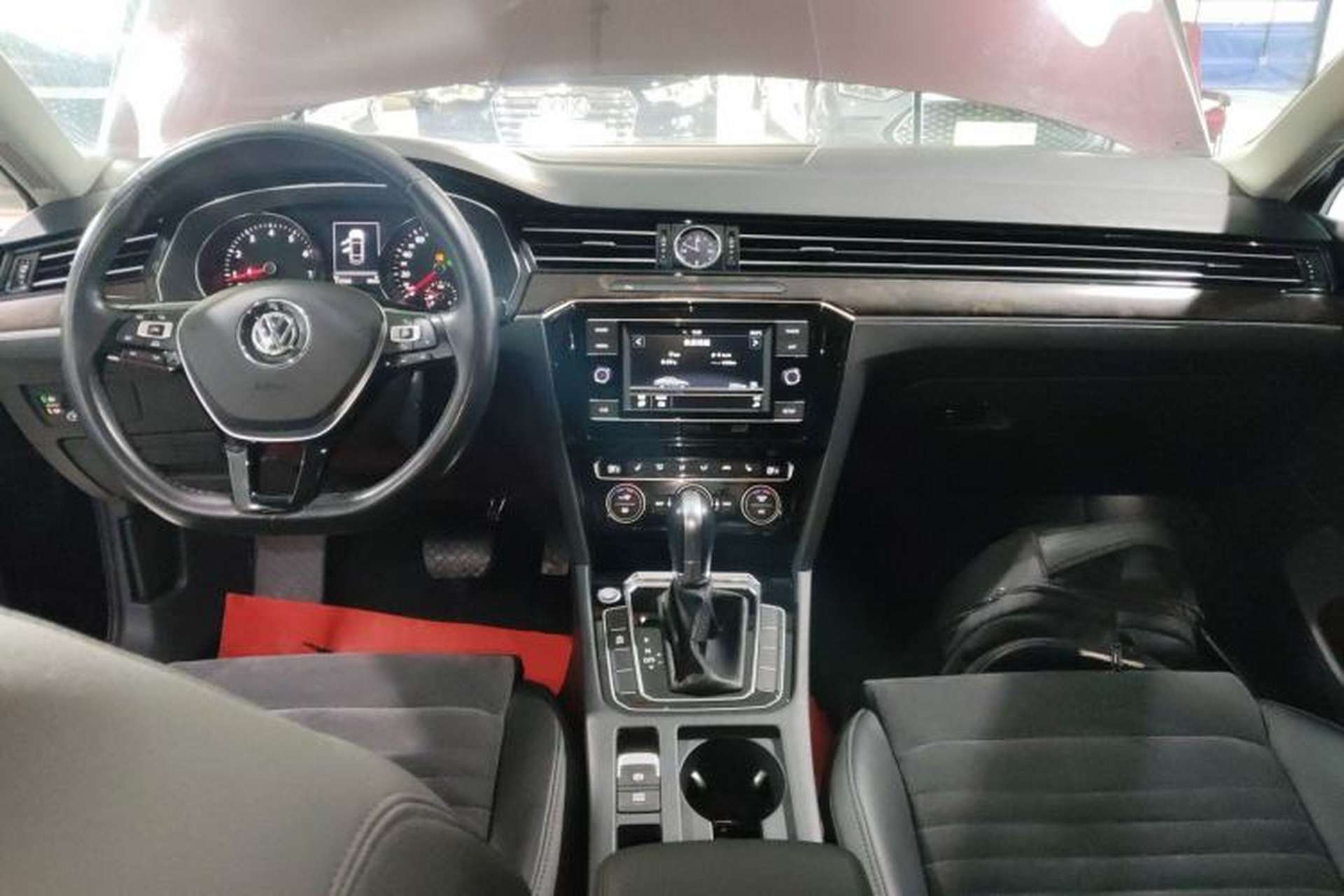 Used Volkswagen Magotan 2018 330TSI DSG Luxury Model Center Console