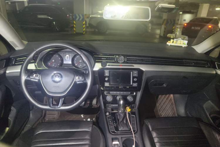Used Volkswagen Magotan 2018 330TSI DSG Advanced Model Center Console
