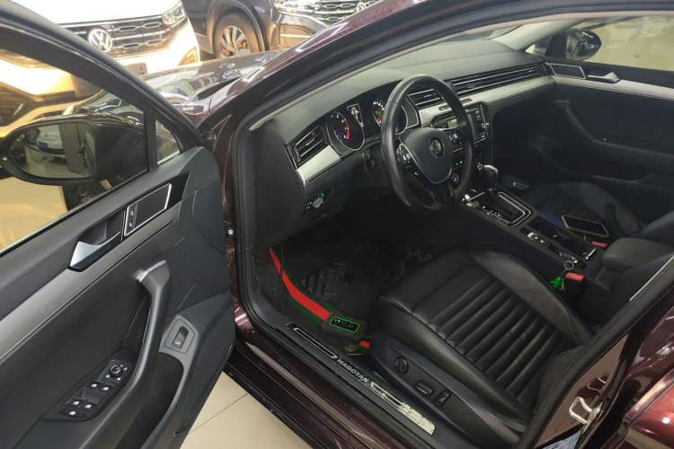 Used Volkswagen Magotan 2018 330TSI DSG Advanced Model Driver Seat