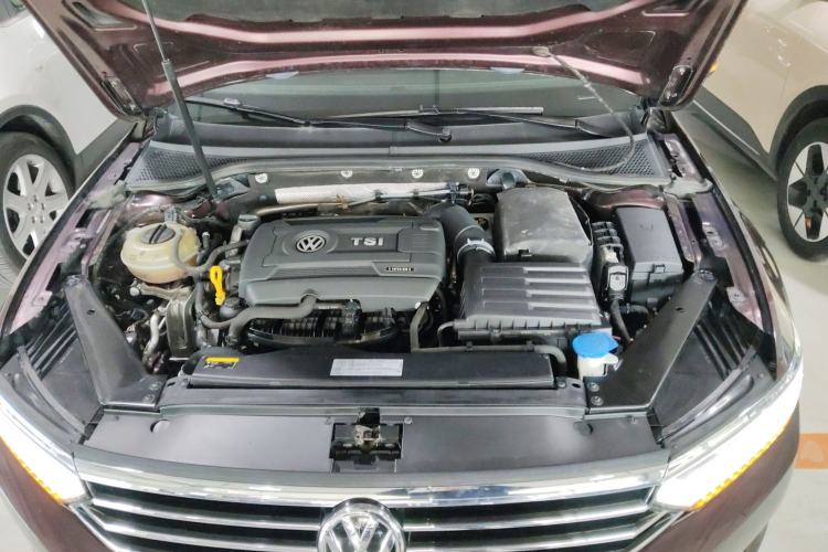 Used Volkswagen Magotan 2018 330TSI DSG Luxury Model Engine Bay