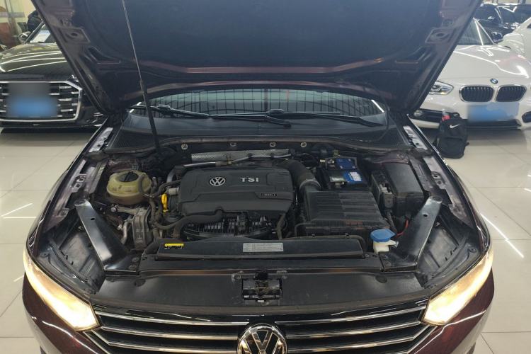 Used Volkswagen Magotan 2018 330TSI DSG Advanced Model Engine Bay