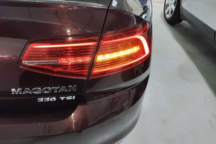 Used Volkswagen Magotan 2018 330TSI DSG Luxury Model Exterior 3