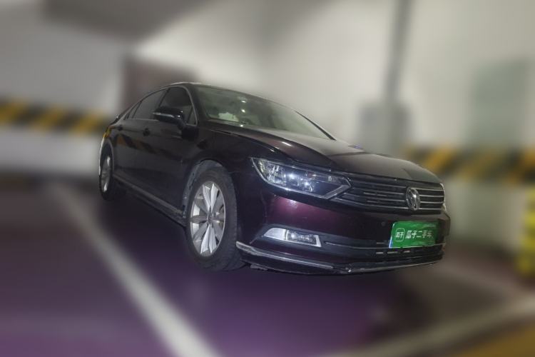 Used Volkswagen Magotan 2018 330TSI DSG Advanced Model Front Right 45 Deg
