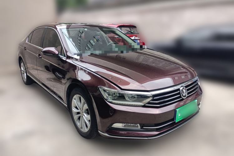 Used Volkswagen Magotan 2018 Facelift 330TSI DSG Luxury Model Front Right 45 Deg