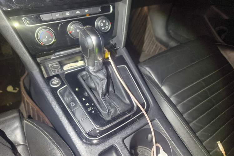 Used Volkswagen Magotan 2018 330TSI DSG Advanced Model Gear Lever