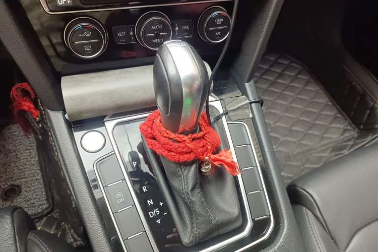 Used Volkswagen Magotan 2018 Facelift 330TSI DSG Luxury Model Gear Lever