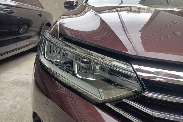 Used Volkswagen Magotan 2018 Facelift 330TSI DSG Luxury Model Right Front Headlight