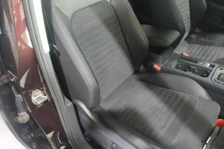 Used Volkswagen Magotan 2018 330TSI DSG Luxury Model Right Front Seat