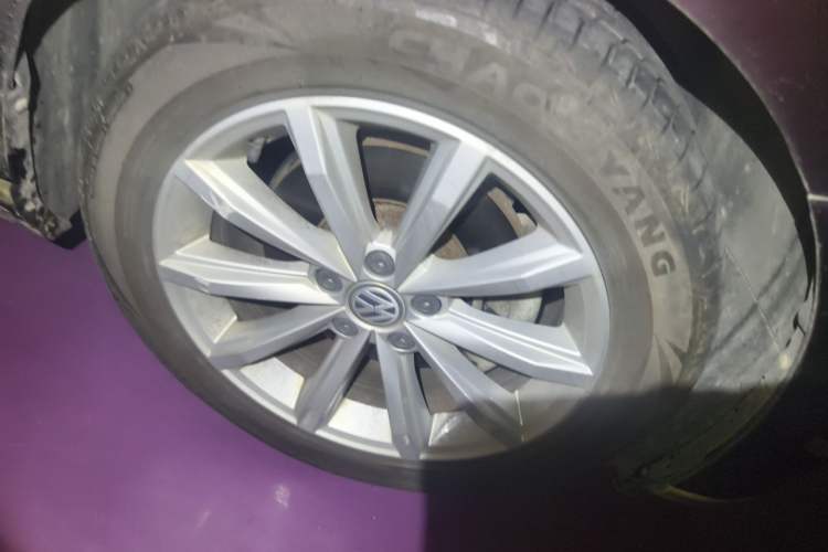 Used Volkswagen Magotan 2018 330TSI DSG Advanced Model Right Front Wheel Hub