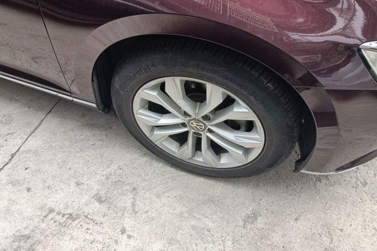 Used Volkswagen Magotan 2018 Facelift 330TSI DSG Luxury Model Right Front Wheel Hub