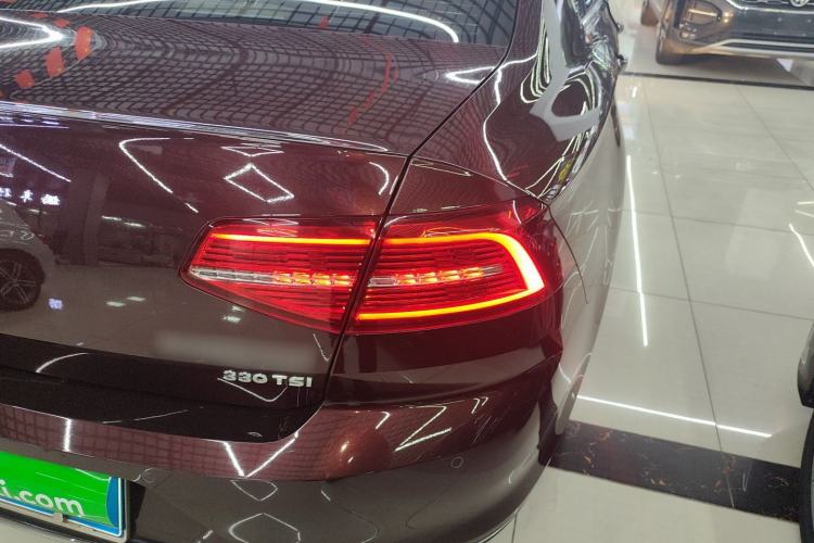 Used Volkswagen Magotan 2018 330TSI DSG Advanced Model Right Rear Taillight