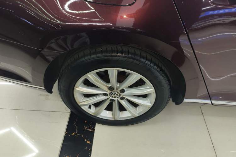 Used Volkswagen Magotan 2018 330TSI DSG Advanced Model Right Rear Wheel Hub